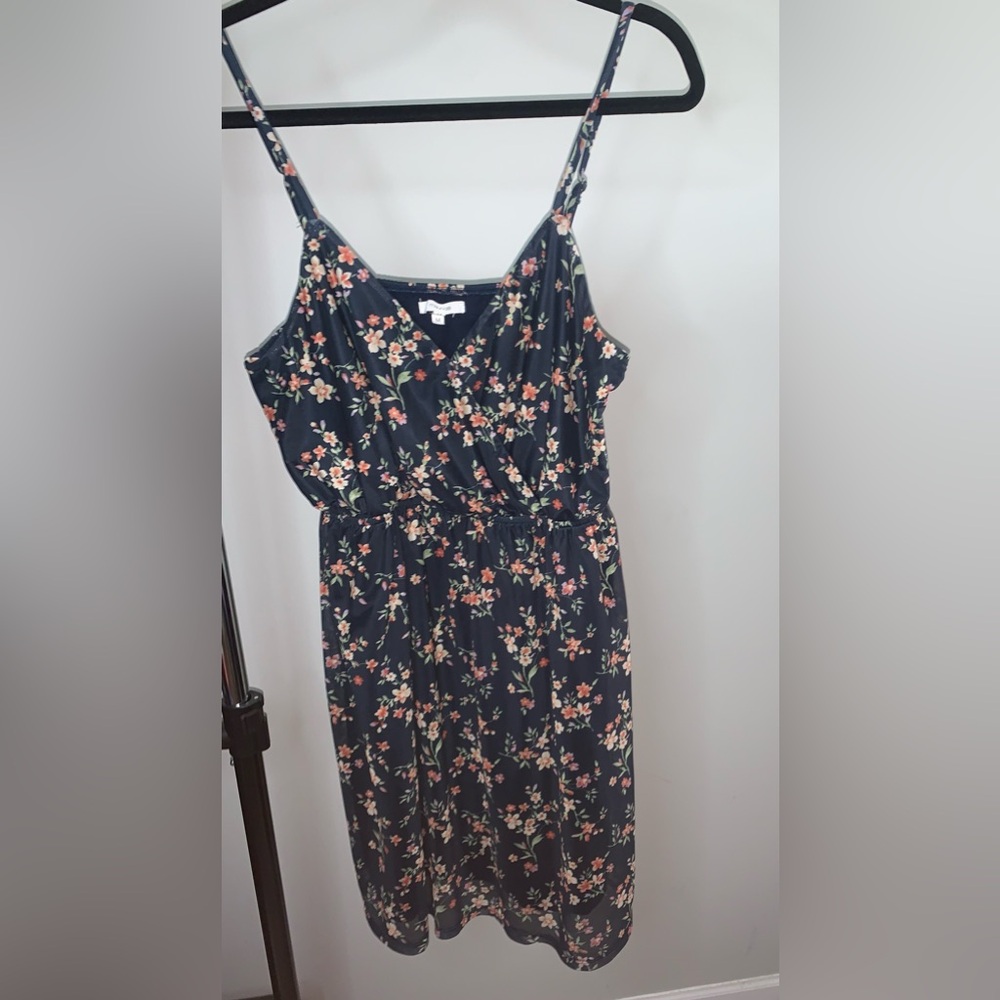 Navy V-neck Sundress - Picture 5 of 9